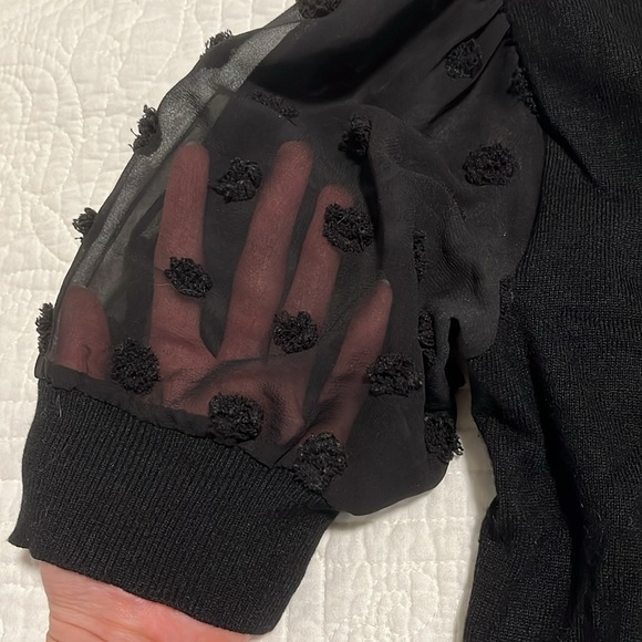 Adorable puff sleeve knit top - Picture 2 of 2